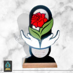 چرا تندیس و لوح تقدیر بهترین انتخاب برای هدیه روز داروساز هستند؟