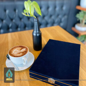 لوح تقدیر مخملی با نشان برجسته | ثامن تندیس