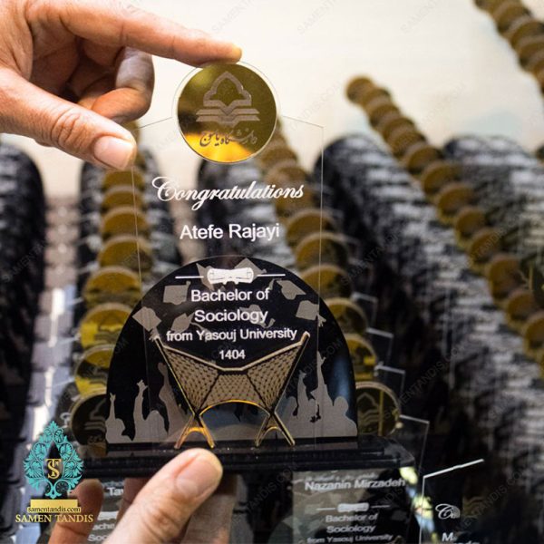 تندیس فارغ‌التحصیلی زبان و ادبیات فارسی