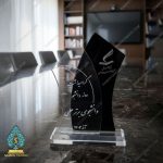 تندیس دانشجو برتر علمی کد T10242 - تصویر 3